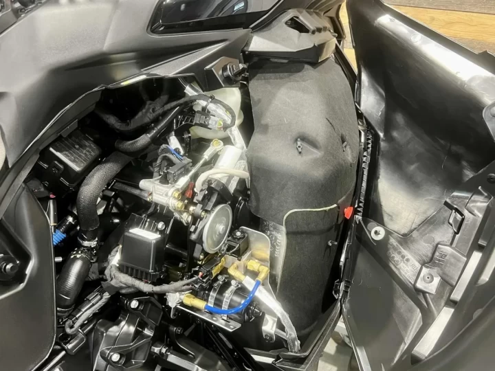 2025 BRP SKI-DOO RENEGADE ENDURO 900 ACE TURBO 130 H.P I.T.C 137'' + REV GEN5 + ECRAN COULEUR 10'' + GPS + AIR RIDE + SEULEMENT 2836 KM 