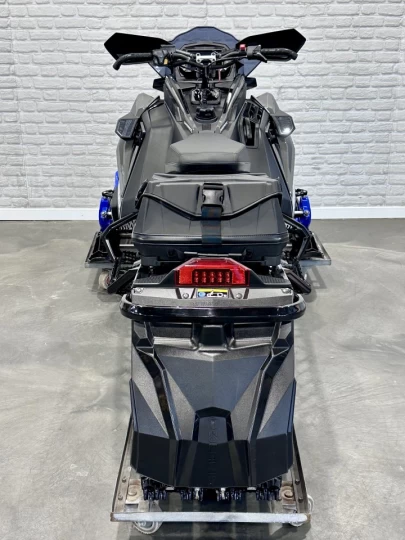 2024 POLARIS INDY XCR 850 MATRYX 136'' + GPS 7'' + SEULEMENT 1740 KM + GARANTIE + RARE & A1 