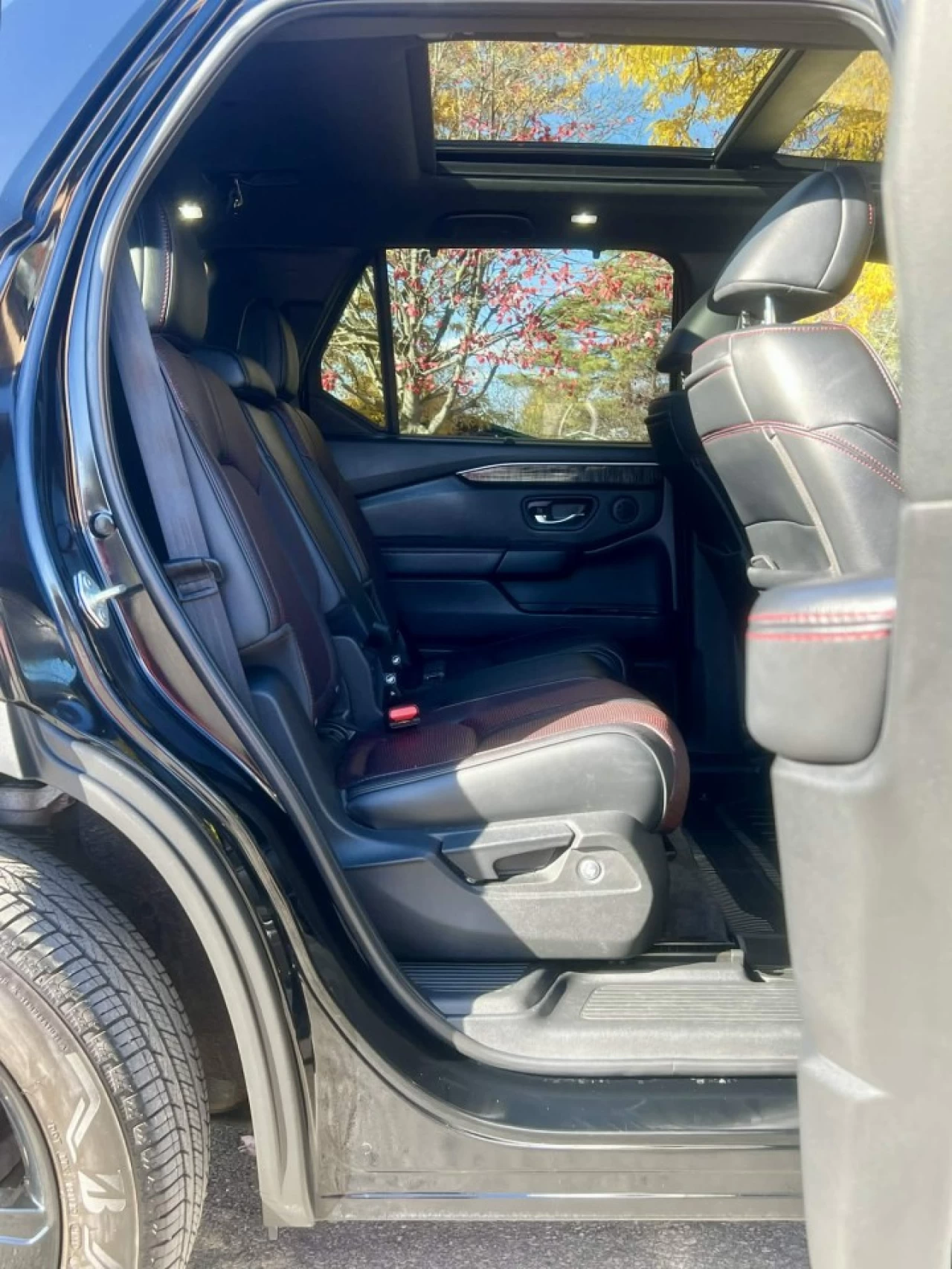 2023 HONDA PILOT BLACK EDITION AWD + V6 3.5L + SEULEMENT 34856 KM + GARANTIE  Main Image