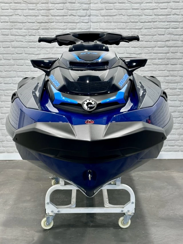 BRP SEA-DOO GTX 230 H.P + IBR + VTS + IDF + ENSEMBLE TECHNOLOGIE + AUDIO + 3 PASSAGERS + 4 HR SEULEMENT + RARE & A1  2026