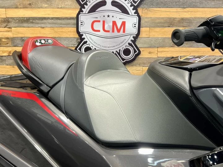 2026 BRP SEA-DOO GTR-X 300 HP + IBR + VTS + AUDIO PREMIUM + 3 PASSAGERS + 4 HR SEULEMENT + GARANTIE + RARE & A1 