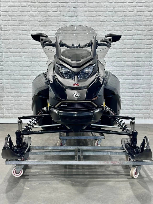 BRP SKI-DOO RENEGADE ADRENALINE AVEC ENSEMBLE ENDURO 900 ACE TURBO 130 H.P EFI I.T.C 137'' AIR RIDE + ECRAN 10'' + GPS + SEULEMENT 4831 KM + REV GEN5  2026