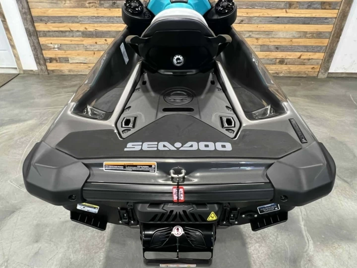 2025 BRP SEA-DOO GTR 230 H.P + IBR + VTS + AUDIO PREMIUM + 3 PASSAGERS + SEULEMENT 59 HR + RARE & A1 