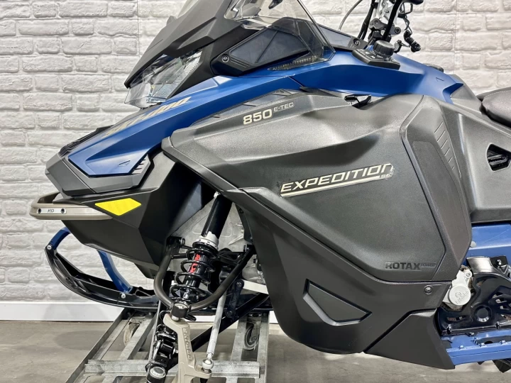 2025 BRP SKI-DOO EXPEDITION S.E 850 E-TEC EFI WT-WIDE TRACK 154'' X 20'' + 1809 KM SEULEMENT + BANC PASSAGER + COFFRE LINQ + RARE & A1 