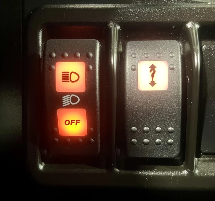 2025 BRP CAN-AM DEFENDER MAX CREW HD-10 LIMITED + 4X4 + DPS + HVAC + AUDIO + 5200 KM + GARANTIE + RARE & A1 