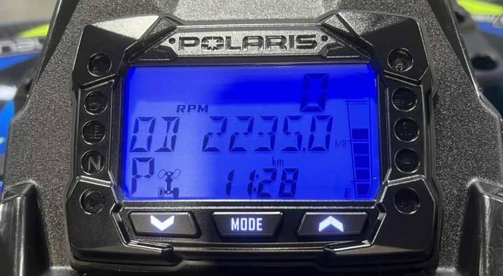 2023 POLARIS SCRAMBLER XP 1000 VERSION ''S'' + 4X4 + EPS + SEULEMENT 2235 KM + GARANTIE JANVIER 2027 + LOOK INCROYABLE 