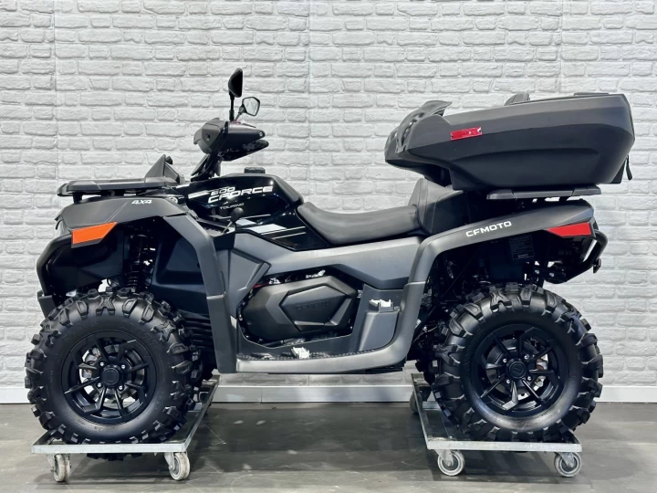 2025 CF MOTO C-FORCE 600 EFI TOURING + EPS + 4WD + SEULEMENT 136 KM + GARANTIE 2030 + RARE & IMPECCABLE A1 