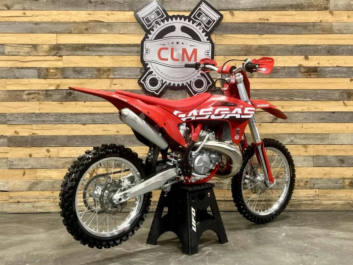 2023 GASGAS MC 250 + 2 TEMPS + SEULEMENT 3.8 HEURES + MX-MOTORCROSS + RARE & IMPECABLE A1 