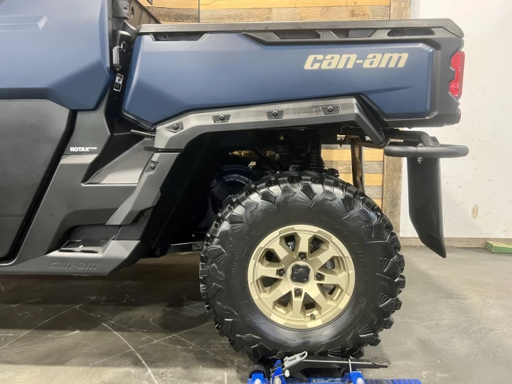 2025 BRP CAN-AM DEFENDER MAX CREW HD-10 LIMITED + 4X4 + DPS + HVAC + AUDIO + 5200 KM + GARANTIE + RARE & A1 