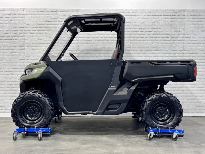 2017 BRP CAN-AM DEFENDER HD-5 EFI + 4WD + DPS + 3 PASSAGERS + SEULEMENT 4697 KM + RARE & PROPRE 