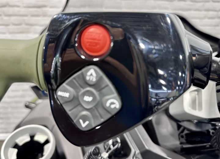 2025 BRP SEA-DOO FISHPRO APEX EDITION 300 HP + IBR + VTS + IDF + GPS + AUDIO + TECH PKG + COOLER + 3 PASSAGERS + 4 HR + RARE & A1 