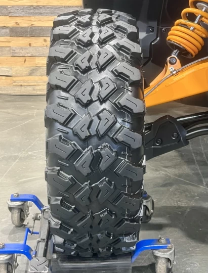 2025 BRP CAN-AM COMMANDER XT-P 1000R EFI + 4WD + DPS + FOX + SEULEMENT 1049 KM + RARE & IMPECCABLE A1 