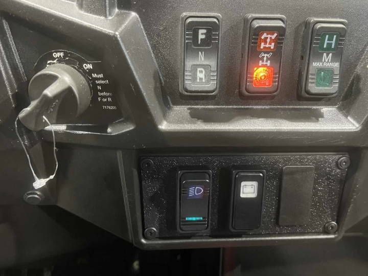 2017 POLARIS RANGER EV - VEHICULE ELECTRIQUE + 4X4 + 2 PASSAGERS + 4 PNEUS NEUFS 