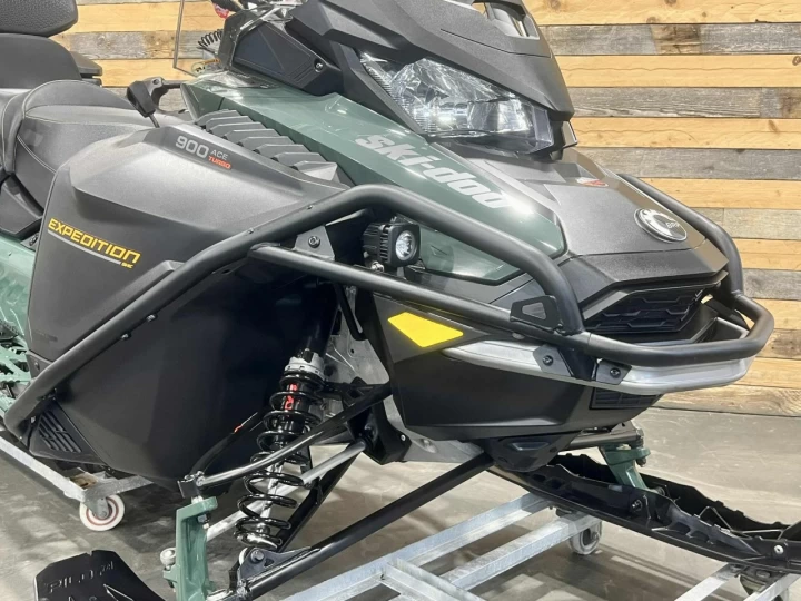 2023 BRP SKI-DOO EXPEDITION S.E 900 ACE EFI TURBO 130 H.P ITC WT-WIDE TRACK 154 X 20 + BANC DOUBLE + COFFRE LINQ + 4303 KM 