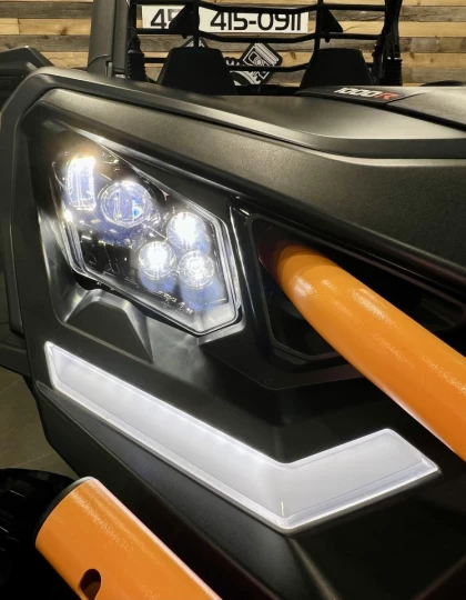 2025 BRP CAN-AM COMMANDER XT-P 1000R EFI + 4WD + DPS + FOX + SEULEMENT 1049 KM + RARE & IMPECCABLE A1 