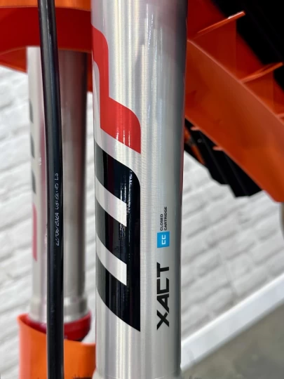 2025 KTM 250 XC-F EFI + 4 TEMPS + SEULEMENT 32 HR + IMPECCABLE & COMME NEUF A1 