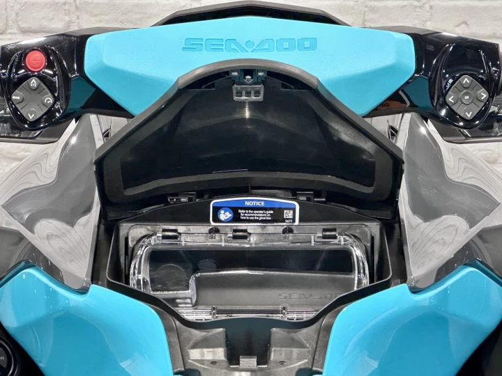2026 BRP SEA-DOO GTR 230 H.P + IBR + VTS + AUDIO PREMIUM + 3 PASSAGERS + SEULEMENT 4 HR + RARE & A1 