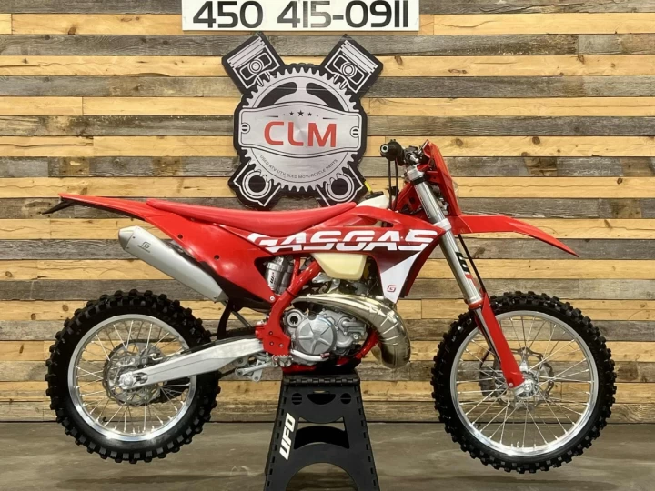 2023 GASGAS EC 300 EFI + 2 TEMPS A INJECTION D'HUILE + DEMARREUR ELECTRIQUE + SEULEMENT 20 HR + RARE & A1 