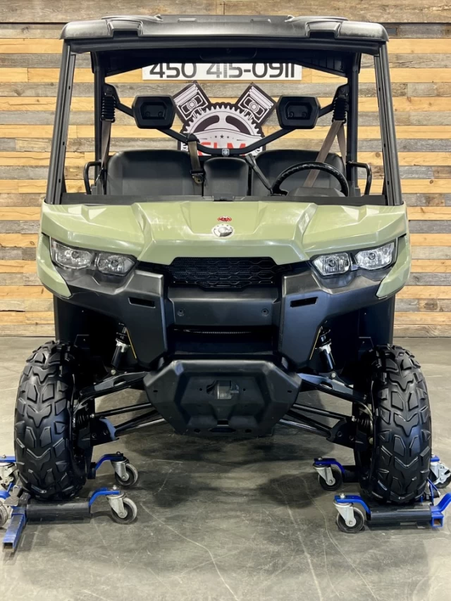 BRP CAN-AM DEFENDER HD-8 EFI + 4X4 + D.P.S + 3 PASSAGERS + 2758 KM SEULEMENT  2016