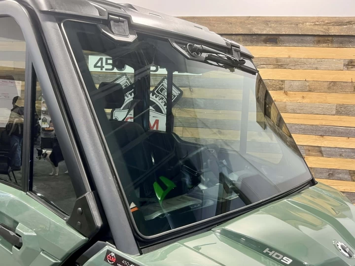 2024 BRP CAN-AM DEFENDER CAB HD-9 EFI + 4X4 + D.P.S + SEULEMENT 6972 KM + RARE & CONDITION A1 