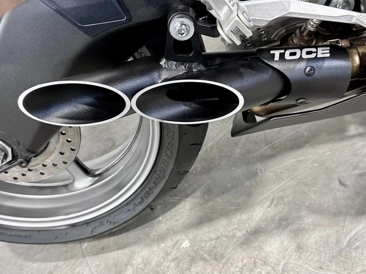 2014 YAMAHA YZF 600 EFI = R6 + SEULEMENT 1944 KM + RARE & A1 