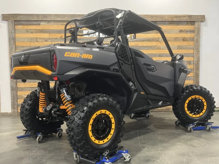 2025 BRP CAN-AM COMMANDER XT-P 1000R EFI + 4WD + DPS + FOX + SEULEMENT 1049 KM + RARE & IMPECCABLE A1 