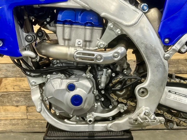 2025 YAMAHA YZ 450F EFI + 4 TEMPS + SEULEMENT 21 HR + RARE & CONDITION A1 
