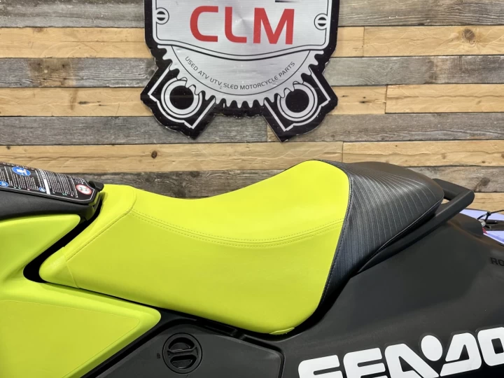 2024 BRP SEA-DOO SPARK TRIXX + IBR + VTS + PREMIUM AUDIO + SEULEMENT 12 HR + COULEUR RARE & A1 