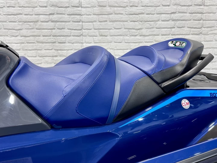 2026 BRP SEA-DOO GTX 230 H.P + IBR + VTS + IDF + ENSEMBLE TECHNOLOGIE + AUDIO + 3 PASSAGERS + 4 HR SEULEMENT + RARE & A1 