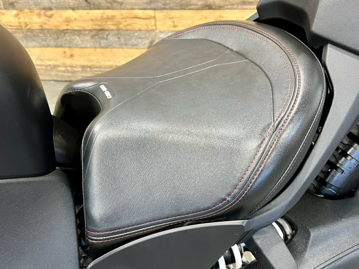 2022 BRP CAN-AM RYKER RALLY 900 + BANC PASSAGER & DOSSIER + PARE-BRISE + AKRAPOVIC + 4385 KM 