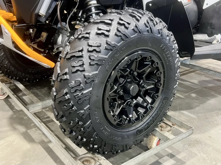 2025 BRP CAN-AM RENEGADE X-XC 1000R EFI + 4X4 + DPS + SEULEMENT 1083 KM + RARE & A1 