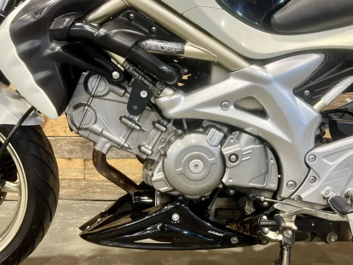 2009 SUZUKI SFV 650 GLADIUS + 51112 KM + PETITE PLAQUE $$$ + RARE & A1 