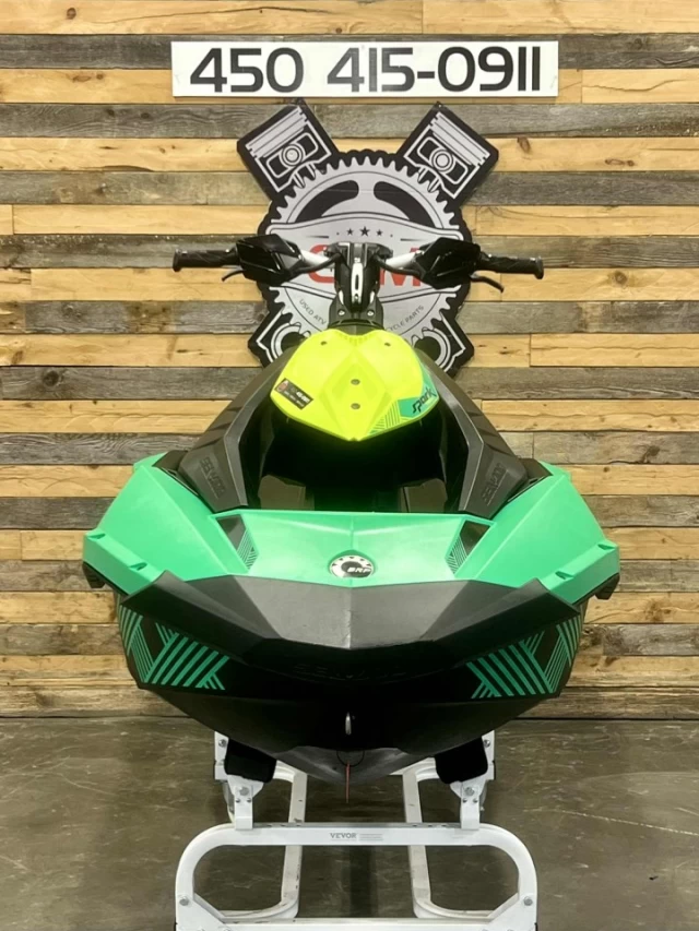 BRP SEA-DOO SPARK TRIXX 2UP + IBR + VTS + SEULEMENT 18 HR + RARE & CONDITION A1  2020