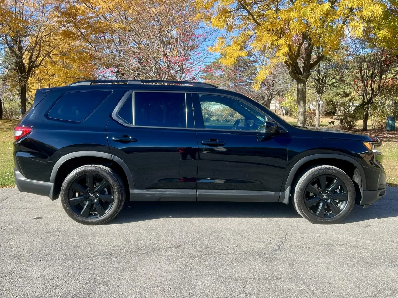 2023 HONDA PILOT BLACK EDITION AWD + V6 3.5L + SEULEMENT 34856 KM + GARANTIE  Main Image