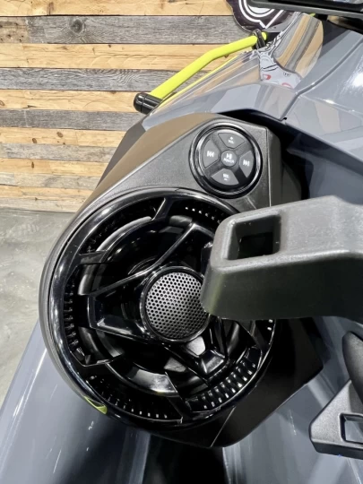 2023 BRP SEA-DOO EXPLORER PRO 170 H.P + IBR + VTS + IDF + AUDIO PREMIUM + GPS + FISH FINDER + PARE BRISE + 3 PASSAGERS 