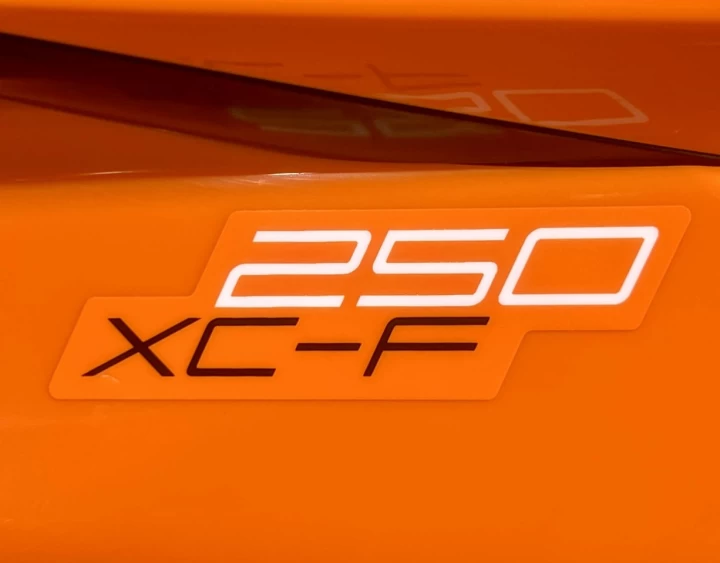 2025 KTM 250 XC-F EFI + 4 TEMPS + 68 HR + ENDURO-MX-MOTOCROSS + RARE & CONDITION A1 