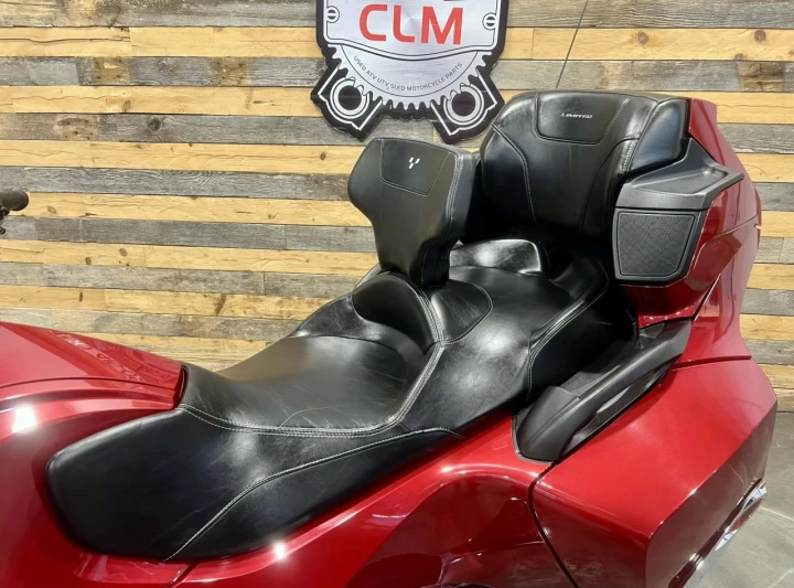 2015 BRP CAN-AM SPYDER RT LIMITED SE-6 (SEMI-AUTOMATIQUE) + ROTAX 1330 cc ACE + SEULEMENT 41302 KM + TOUTE ÉQUPÉE 