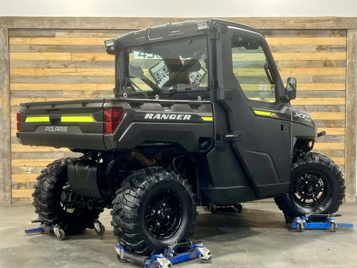 2023 POLARIS RANGER XP 1000 NORTH STAR EDITION ULTIMATE + RIDE COMMAND + AIR CLIMATISÉ + CHAUFFAGE + CABINE FERMER + TOUTE ÉQUIPÉE 