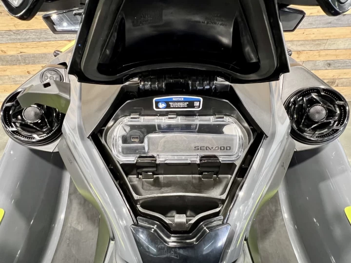 2023 BRP SEA-DOO EXPLORER PRO 170 H.P + IBR + VTS + IDF + AUDIO PREMIUM + GPS + FISH FINDER + PARE BRISE + 3 PASSAGERS 