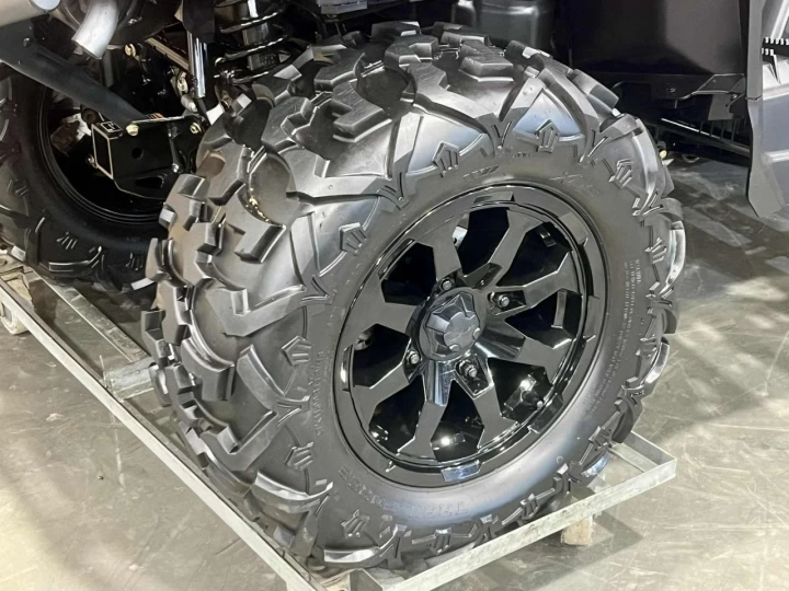 2023 BRP CAN-AM OUTLANDER MAX 700 XT EFI + DPS + 4X4 + 742 KM SEULEMENT + TREUIL + MAGS 