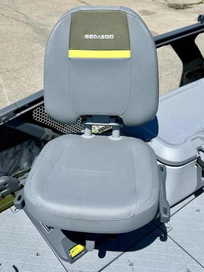 2025 BRP SEA-DOO SWITCH 18' EDITION FISH + ROTAX 230 HP + IBR + VTS + IDF + GPS + AUDIO + TOIT BIMINI + REMORQUE + RARE & A1 