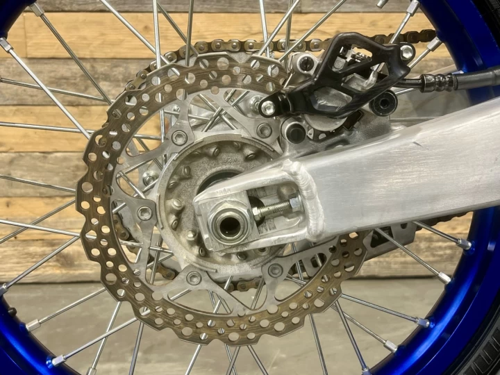 2025 YAMAHA YZ 450F EFI + 4 TEMPS + SEULEMENT 21 HR + RARE & CONDITION A1 