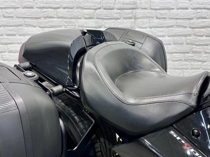 2023 BRP CAN-AM SPYDER F3 SE-6 = SEMI-AUTOMATIQUE + ROTAX 1330 ACE EFI + SEULEMENT 18205 KM + TOUT NOIR + RARE & A1 