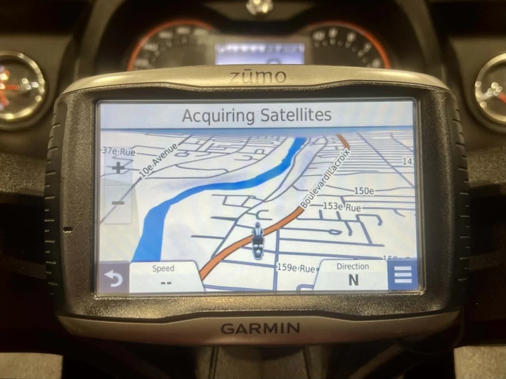 2015 BRP CAN-AM SPYDER RT LIMITED SE-6 (SEMI-AUTOMATIQUE) + ROTAX 1330 cc ACE + SEULEMENT 41302 KM + TOUTE ÉQUPÉE 