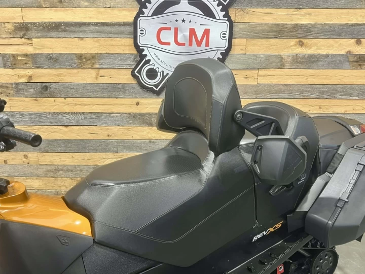 2018 BRP SKI-DOO GRAND TOURING S.E 1200 EFI 4-TEC 137'' + SUSPENSION A AIR + SEULEMENT 6935 KM + RARE & A1 