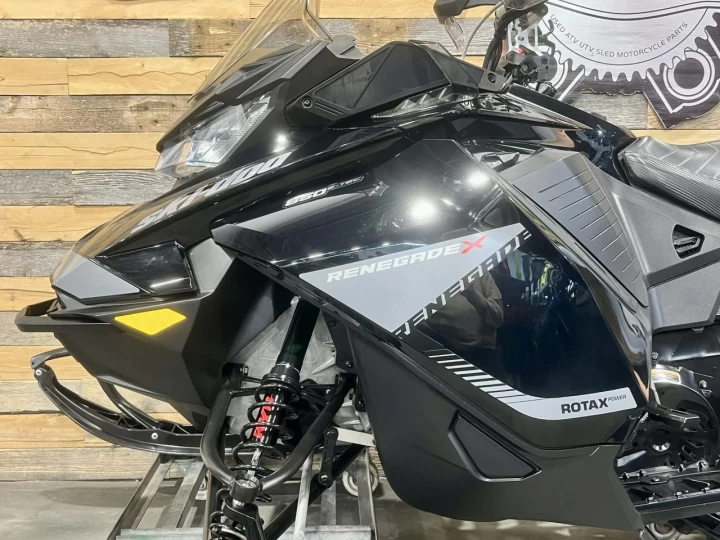2019 BRP SKI-DOO RENEGADE X 850 E-TEC 137'' + REV GEN4 + 14528 KM + CONDITION IMPECABLE A1 