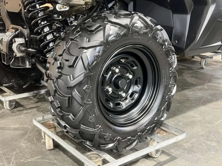 2025 BRP CAN-AM COMMANDER 700 EFI + 4X4 + DPS + BAS KM + 2 X EN INVEMTAIRE 