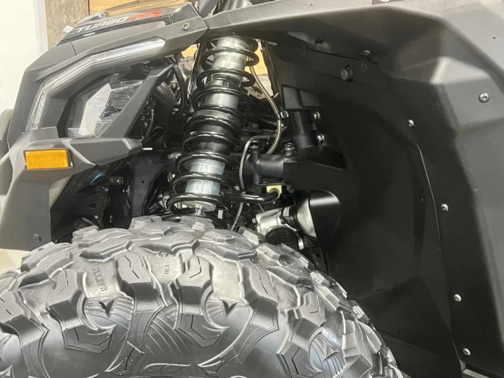 2024 BRP CAN-AM MAVERICK MAX X3 X-DS TURBO RR 200 HP + DPS + 4X4 + 4 PASSAGERS + SEULEMENT 2857 KM 