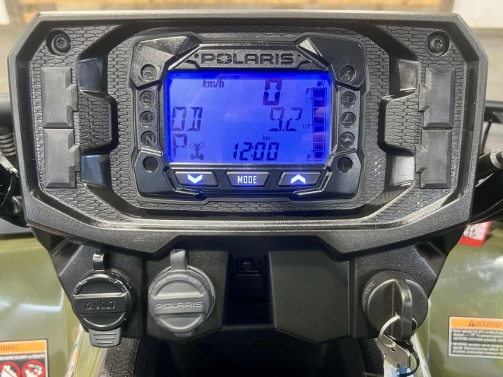 2023 POLARIS SPORTSMAN 450 H.O EFI + 4X4 + SEULEMENT 9 KM + PARE CHOC HD + CONDITION IMPECCABLE A1 