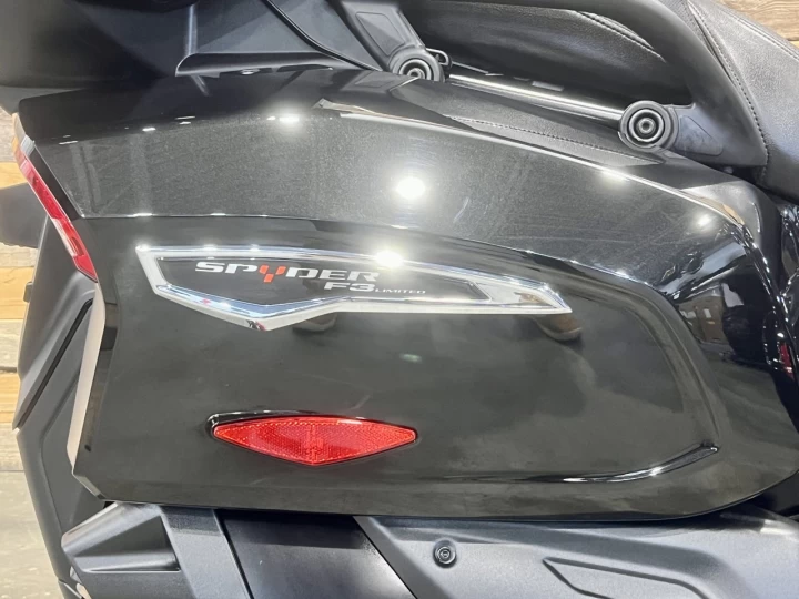 2022 BRP CAN-AM SPYDER F3 LIMITED SE-6 (SEMI-AUTOMATIQUE) ROTAX 1330 cc EFI + SEULEMENT 1753 KM + RARE & A1 